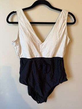 Two-Tone V-Neck One-Piece Swimsuit - White & Black